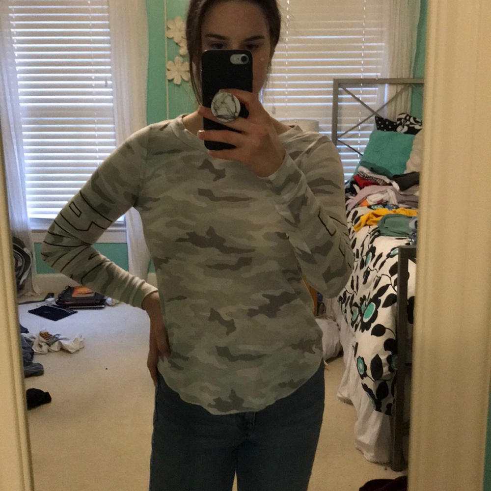 Victoria’s Secret PINK Gray camo long sleeve sz xs